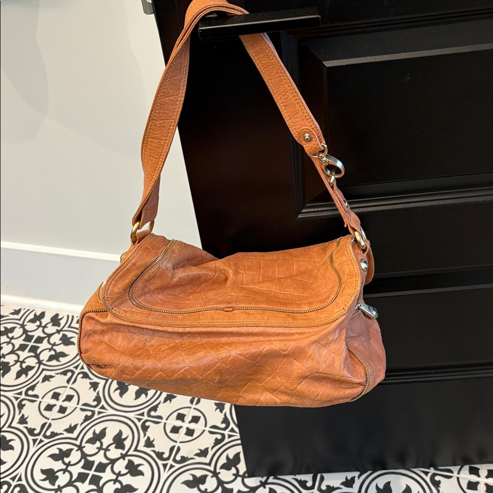 Chic Tan Shoulder Bag - Picture 2 of 4